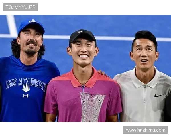 彭姓足球明星的崛起与成就揭秘他们如何在绿茵场上书写传奇